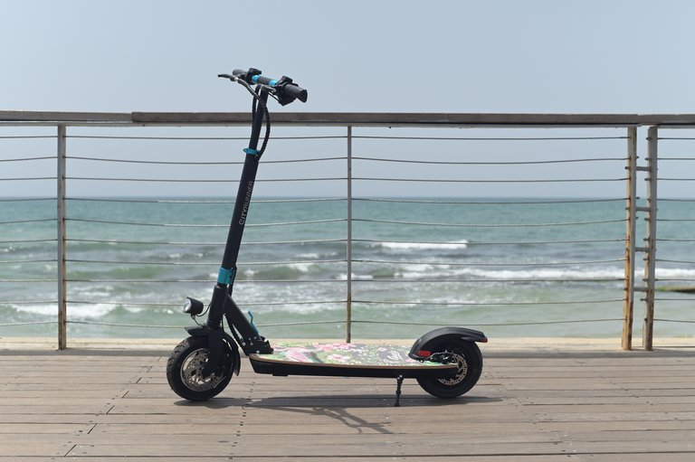 קורקינט חשמלי גדול