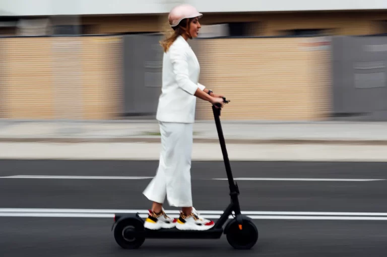 electric-scooter-around-city